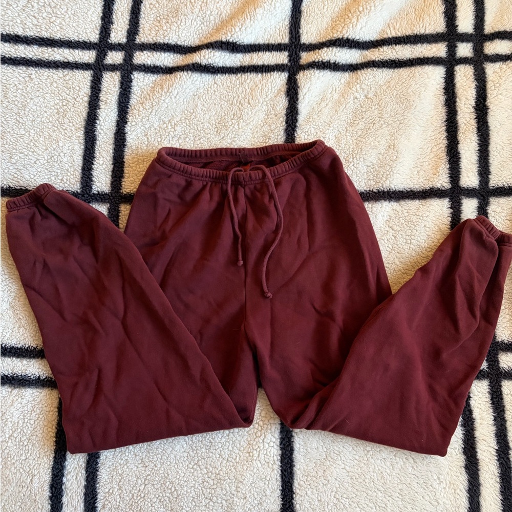 SKIMS Oxblood Cotton Fleece
Joggers